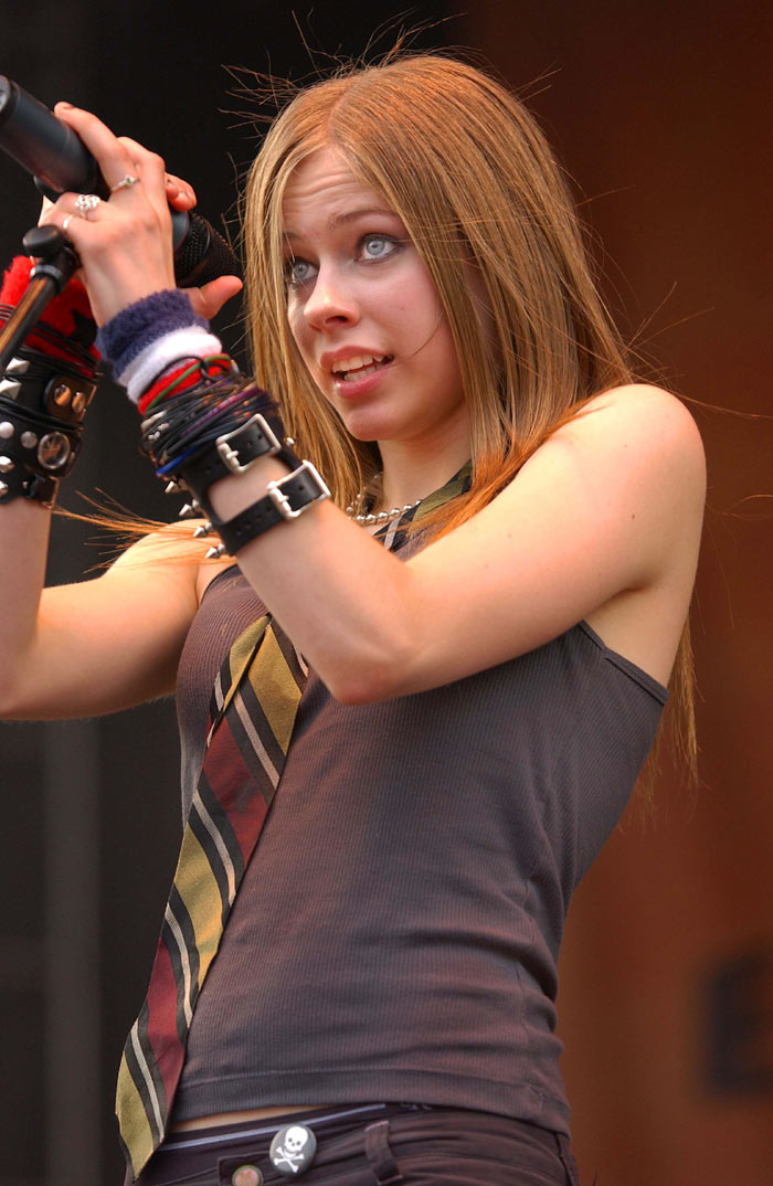 Avril Lavigne image gallery 1