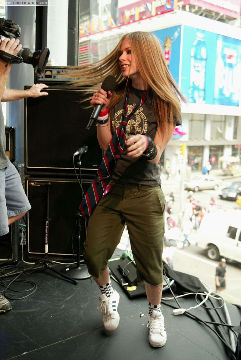 Avril Lavigne image gallery 2